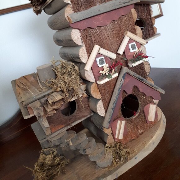 Birdhouse by Songbird Valley - Large with four holes - Very detailed and NWT - Picture 4 of 9